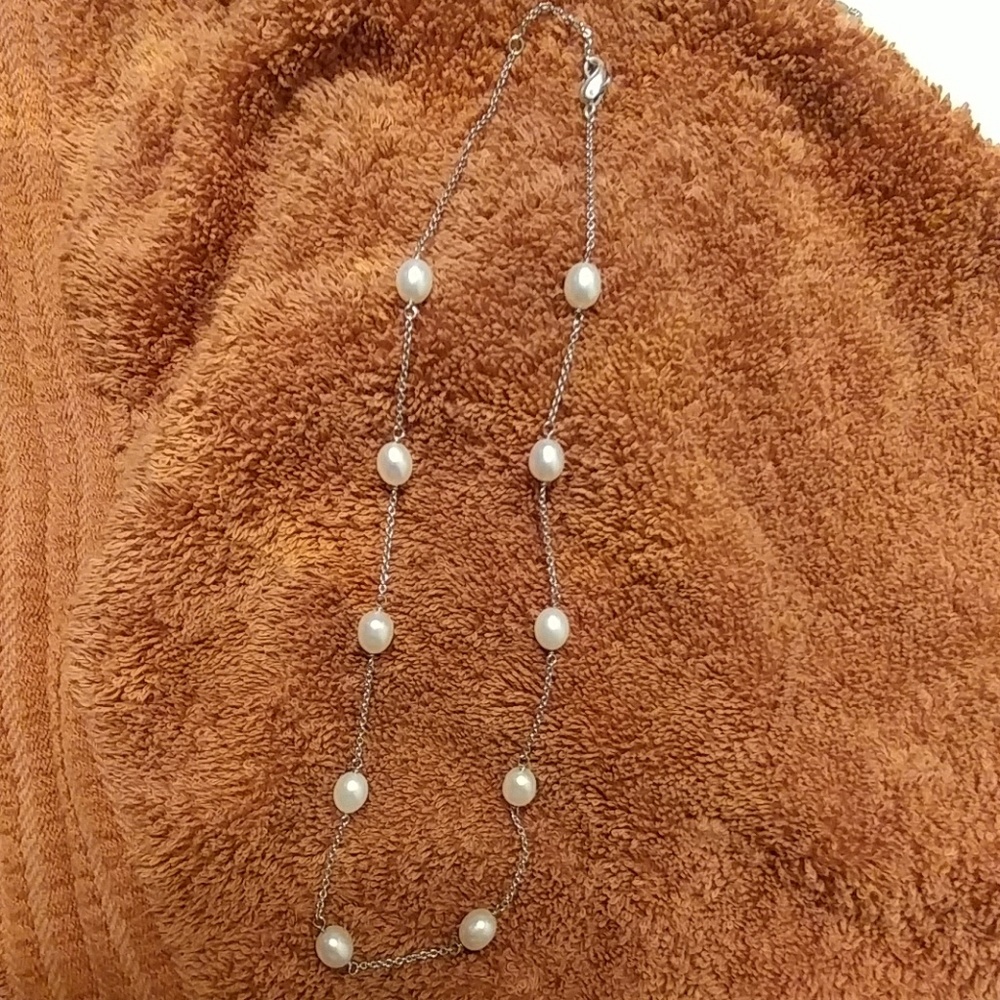 Pearl stationary necklace